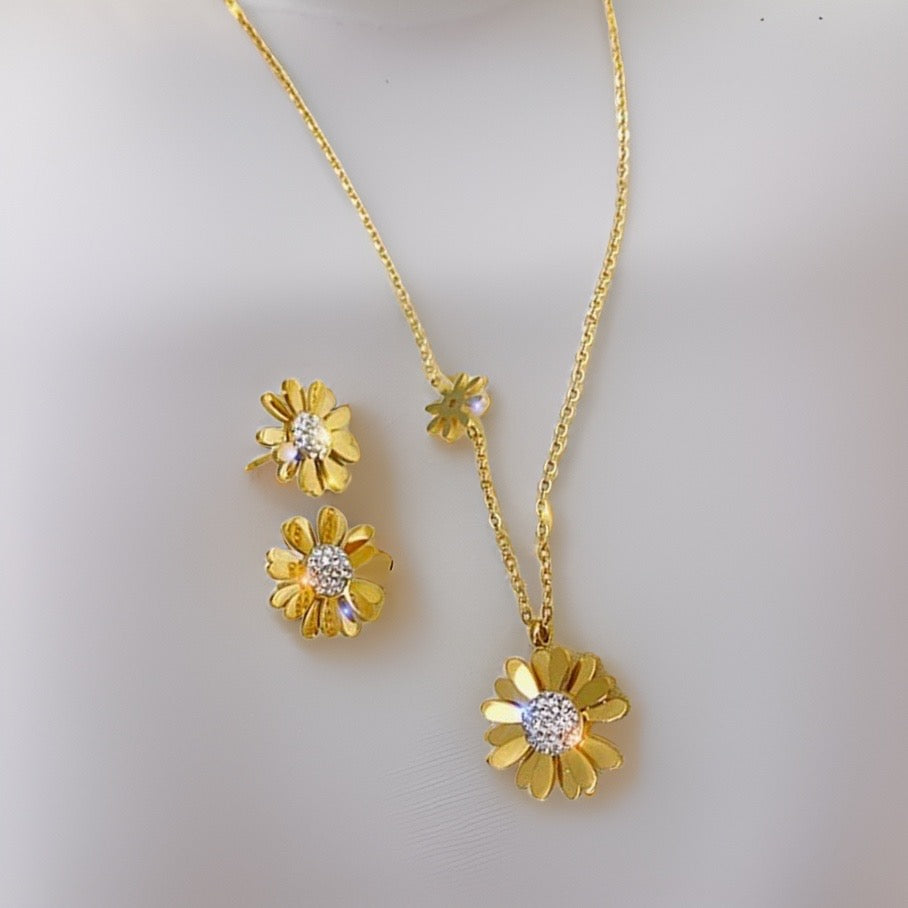 Louise Golden Daisy Necklace / 18K Gold Plated - Nina Kane Jewellery
