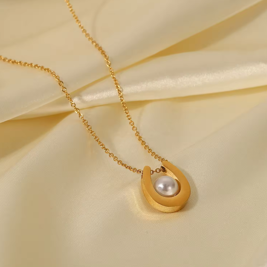Hemera Pearl Horseshoe Necklace / 18K Gold Plated - Nina Kane Jewellery