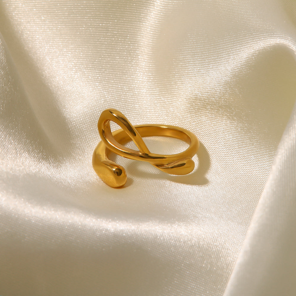Lulu Statement Tie Ring / 18K Gold Plated