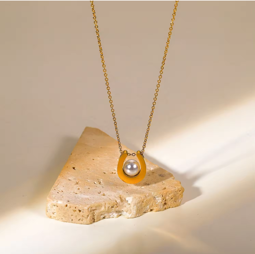 Hemera Pearl Horseshoe Necklace / 18K Gold Plated - Nina Kane Jewellery