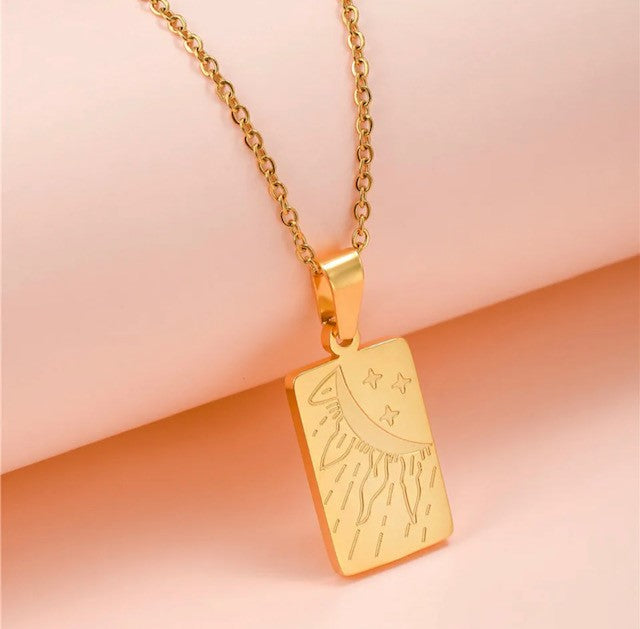 Pietra Carved Sun Pendant / 18K Gold Plated