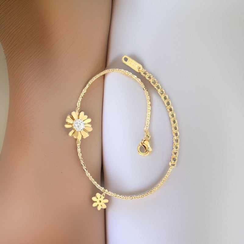 Louise Golden Daisy Bracelet / 18K Gold Plated - Nina Kane Jewellery