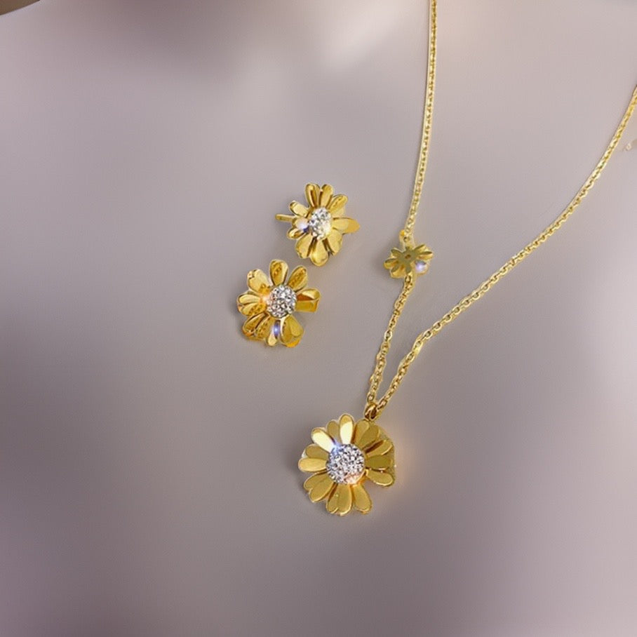 Louise Golden Daisy Necklace / 18K Gold Plated - Nina Kane Jewellery