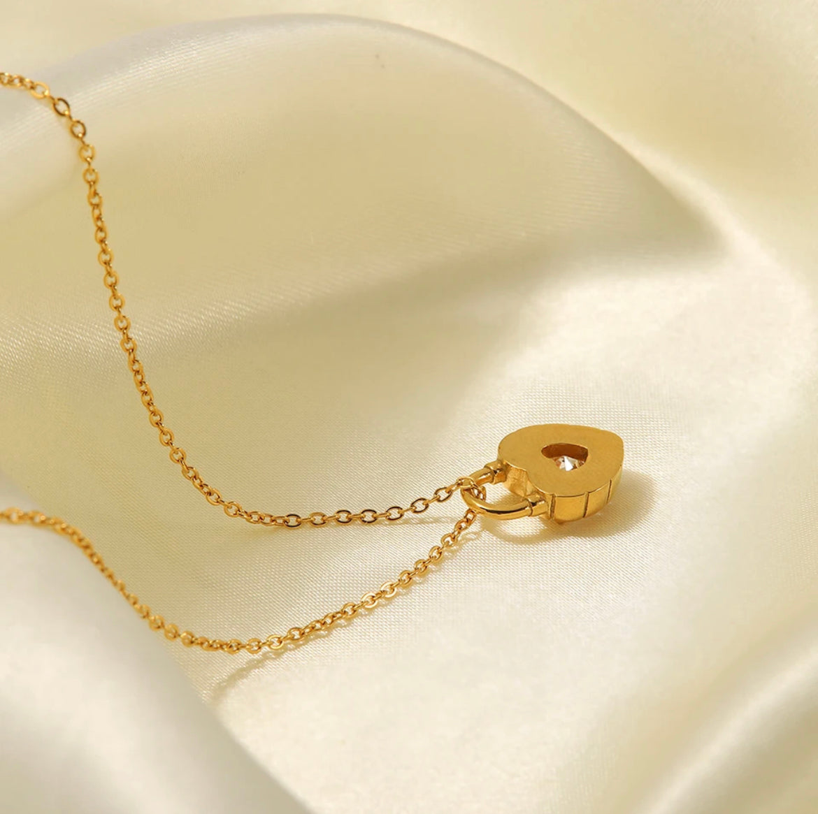 Keira Heart Lock Necklace / 18K Gold Plated