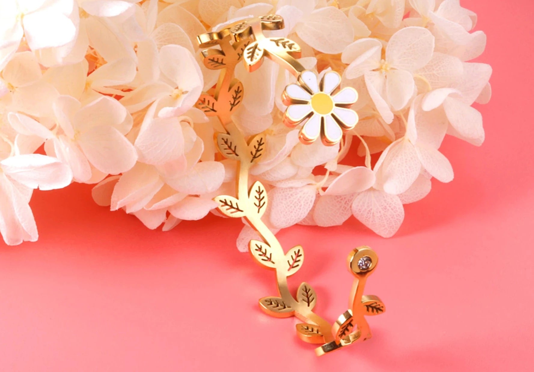Margot Daisy Flower Bracelet / Gold Plated - Nina Kane Jewellery