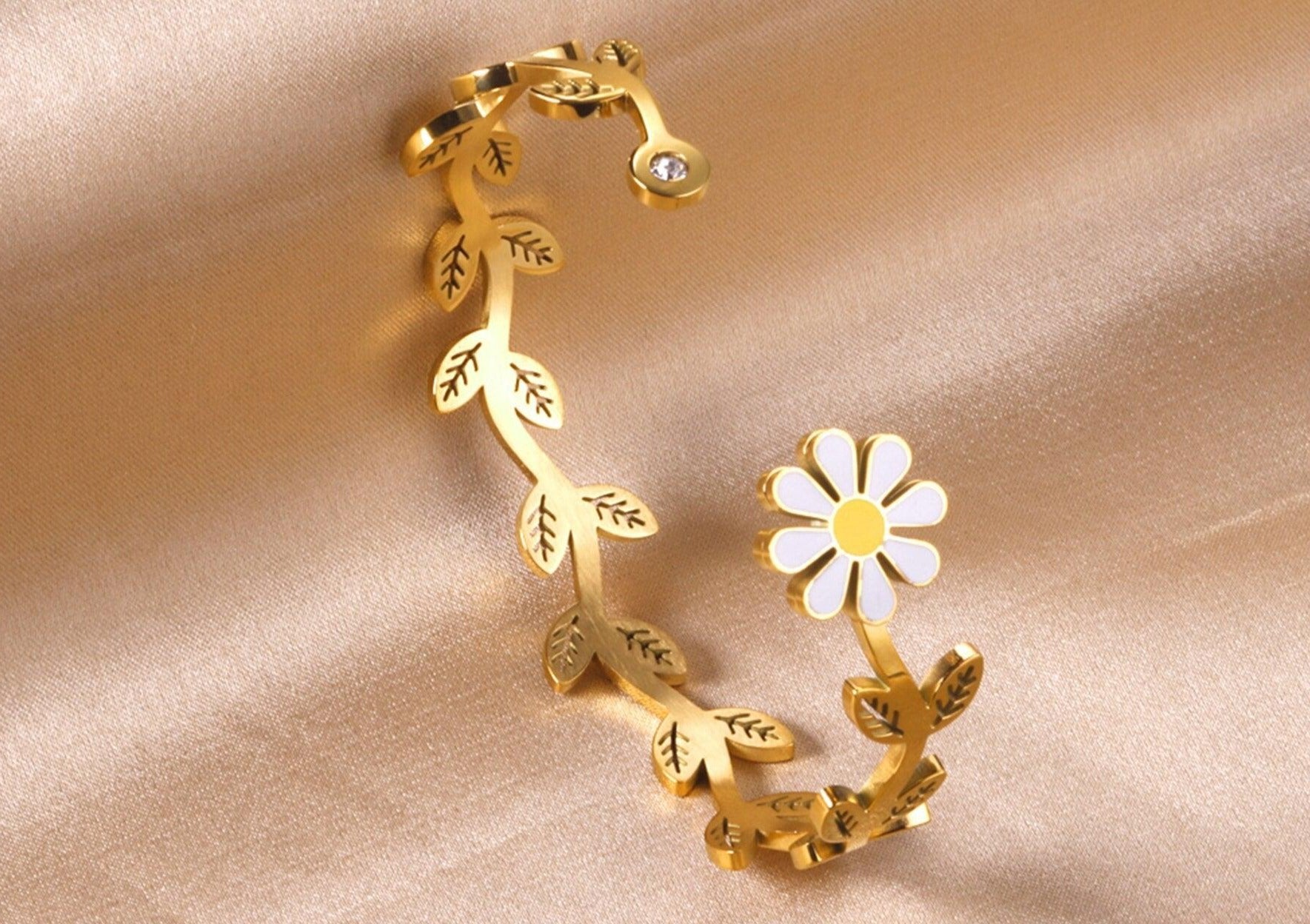 Margot Daisy Flower Bracelet / Gold Plated - Nina Kane Jewellery
