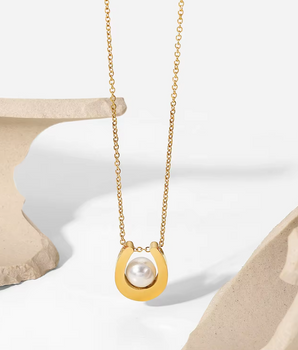 Hemera Pearl Horseshoe Necklace / 18K Gold Plated - Nina Kane Jewellery