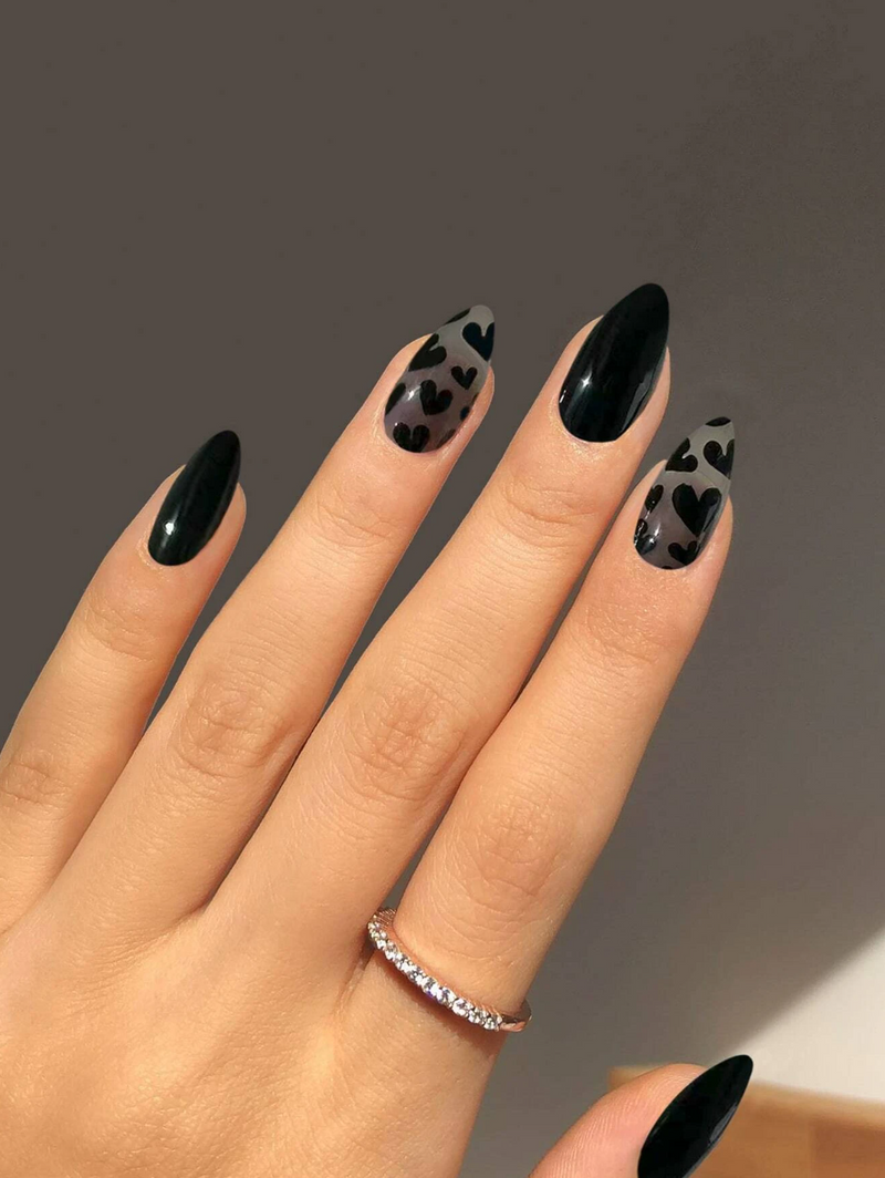 Black Hearts Press On Nails / 24 Pack