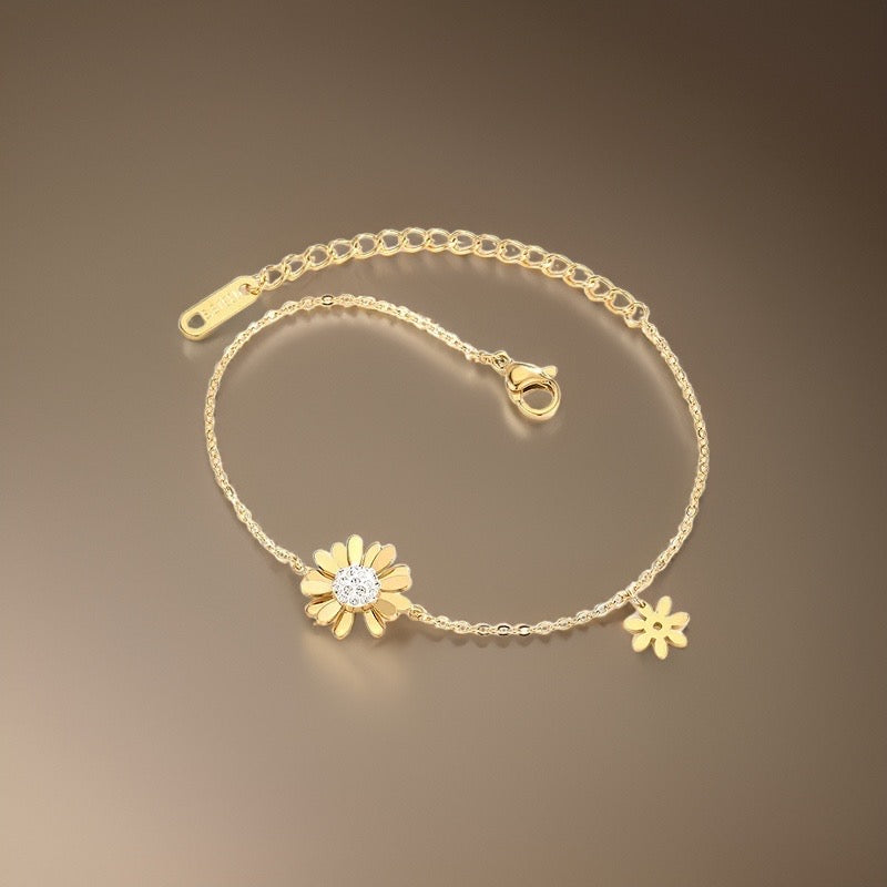 Louise Golden Daisy Bracelet / 18K Gold Plated
