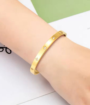 The Diamond Clover Bangle / 18K Gold Plated - Nina Kane Jewellery