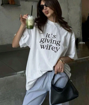 "It's Giving Wifey" T-Shirt