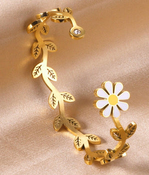 Margot Daisy Flower Bracelet / Gold Plated - Nina Kane Jewellery